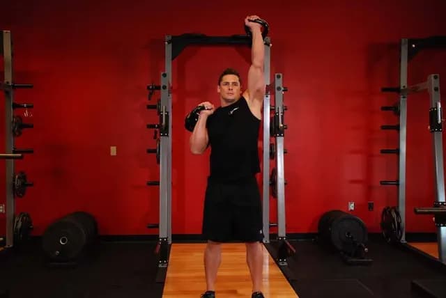 Desenvolvimento Alternado com Kettlebell