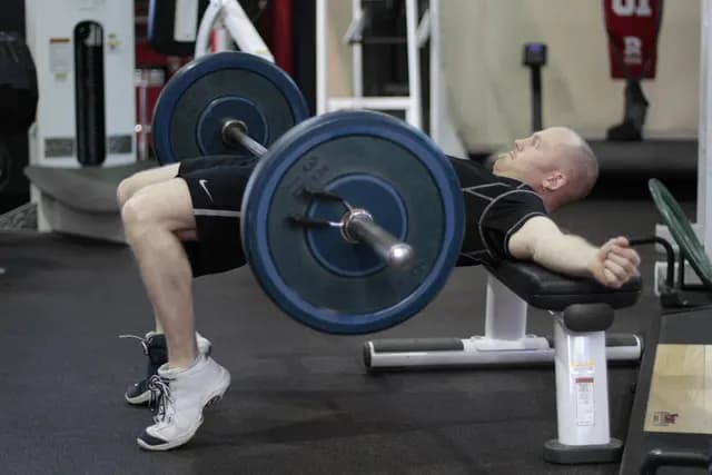 Hip Thrust com Barra