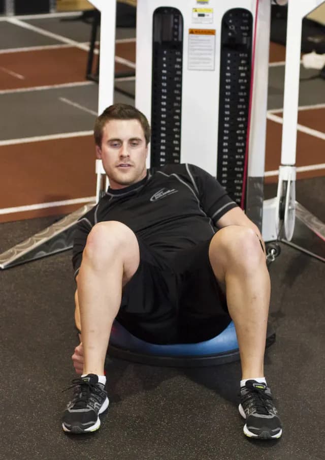Abdominal na Polia sobre o Bosu com Flexão Lateral