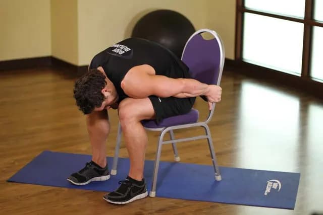 Alongamento de Corpo Superior na Cadeira