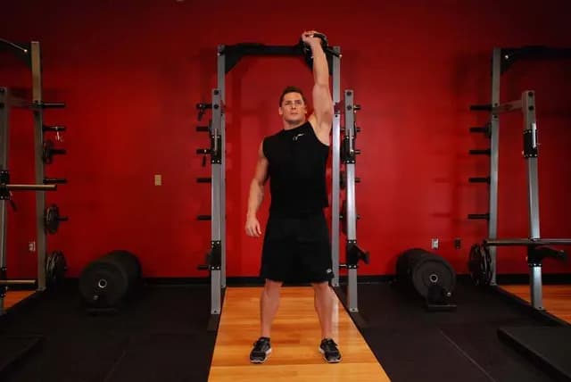 Desenvolvimento Arnold com Kettlebell