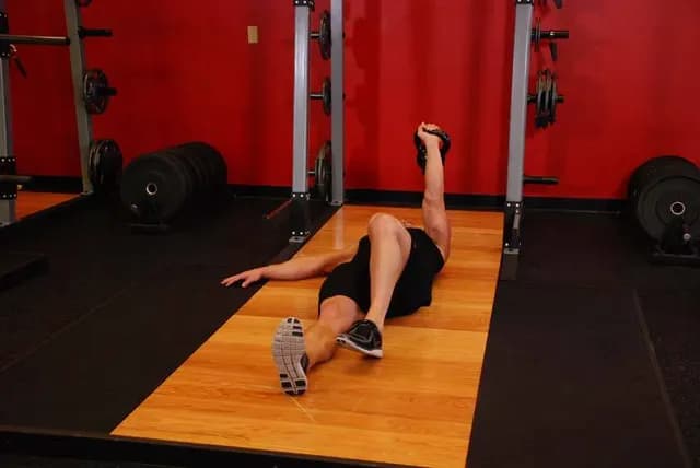 Levantar Turco com Kettlebell (Estilo Agachamento)