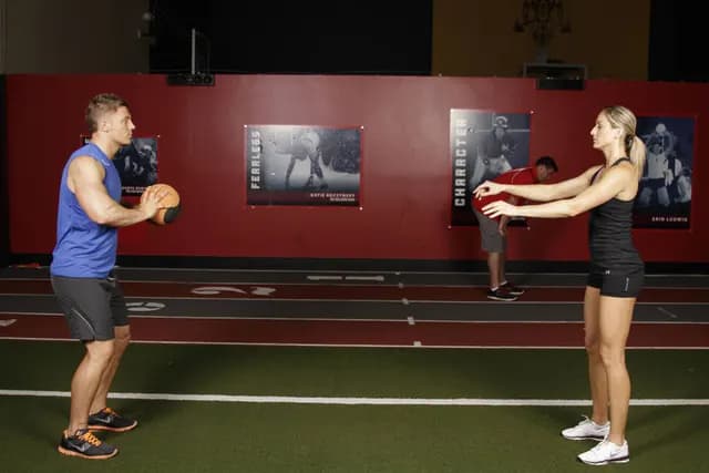 Arremesso de Peito com Medicine Ball