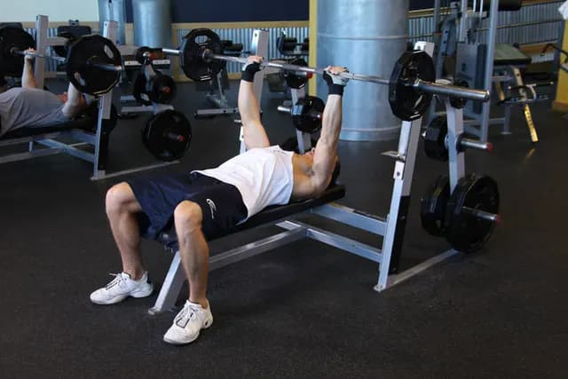 Supino Guilhotina (Neck Press)