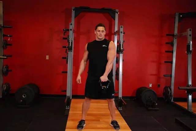 Swing Unilateral com Kettlebell