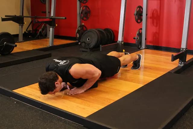 Flexão de Braço Fechada para Tríceps