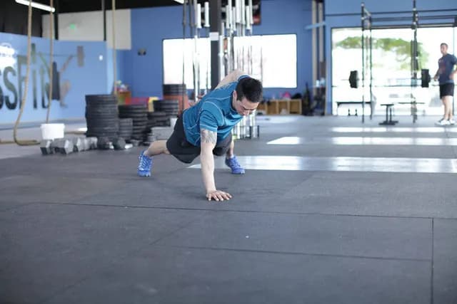 Flexão com Um Braço