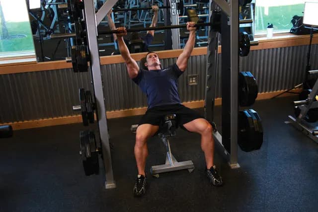 Supino Inclinado no Smith Machine
