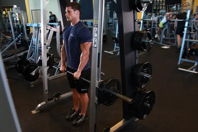 Remada Alta no Smith Machine
