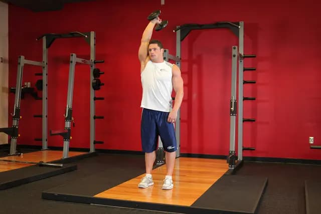 Tríceps Francês Unilateral com Halter em Pé
