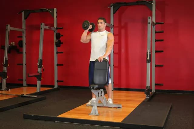 Desenvolvimento Unilateral com Halter em Pé - Pegada Neutra