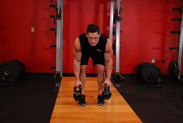 Remada com Dois Kettlebells