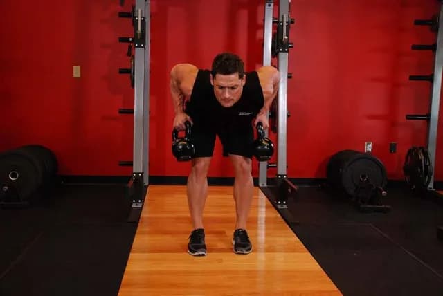 Remada com Dois Kettlebells