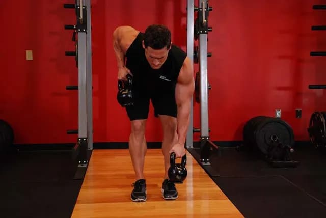 Remada Alternada com Kettlebell