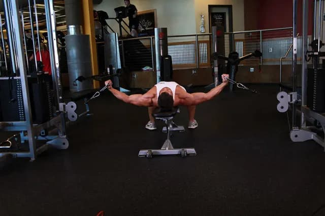 Crucifixo Reto no Cabo