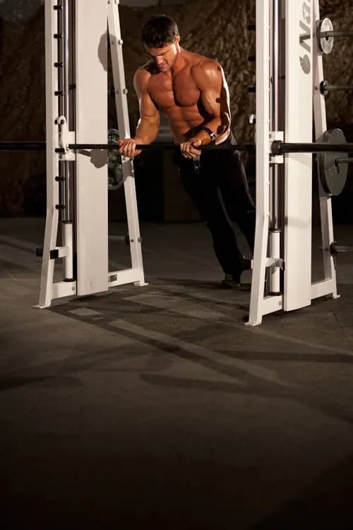 Flexão Inclinada com Pegada Invertida