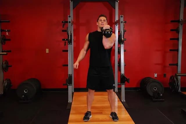 Desenvolvimento Arnold com Kettlebell