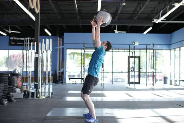 Arremesso para Trás com Medicine Ball