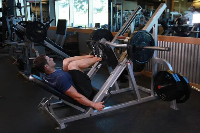 Leg Press com Pés Fechados