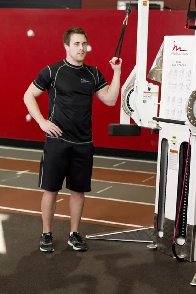 Flexão Lateral de Tronco na Polia Alta - Unilateral