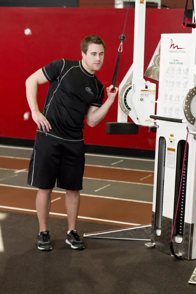 Flexão Lateral de Tronco na Polia Alta - Unilateral