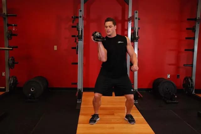 Clean Unilateral de Kettlebell com Palma Aberta