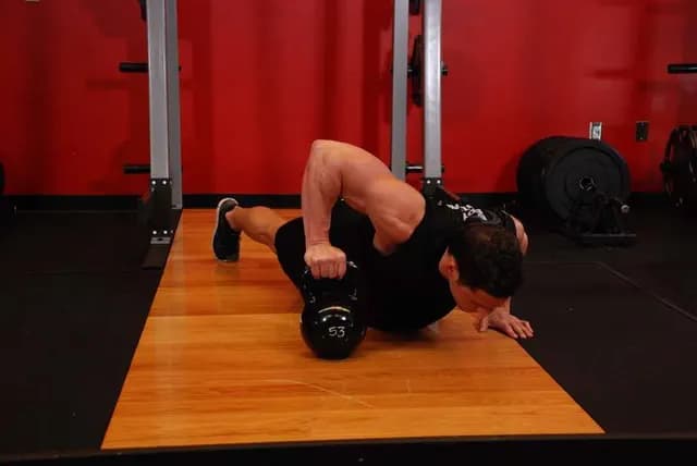 Flexão Pliométrica com Kettlebell