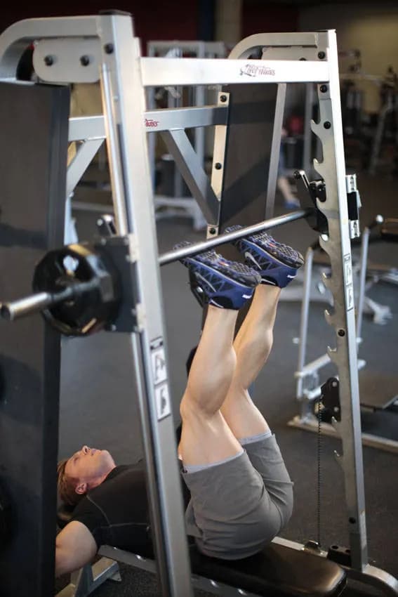 Elevação de Quadril no Smith Machine