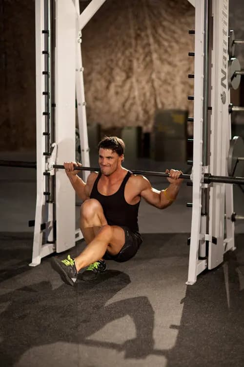 Agachamento Pistol no Smith Machine