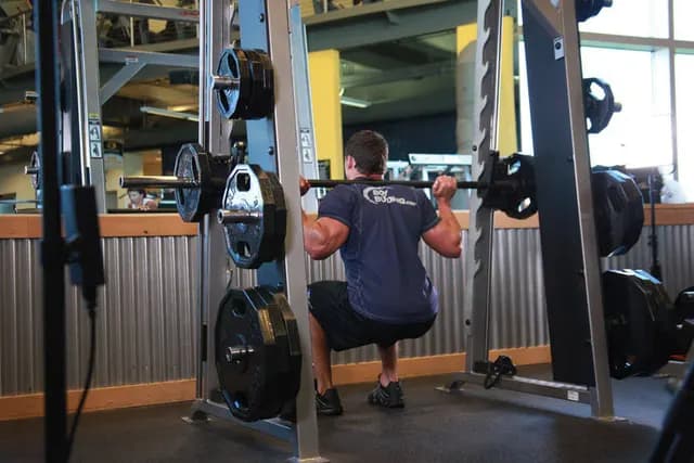 Agachamento no Smith Machine