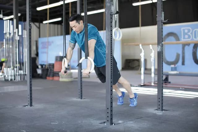 Flexão de Braço no TRX